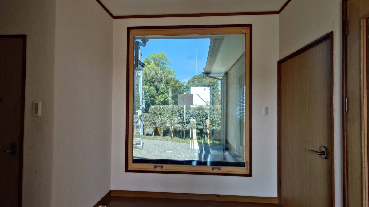 ヒカルトーヨー住器のインプラス(内窓)住宅一棟リフォームの施工後の写真1