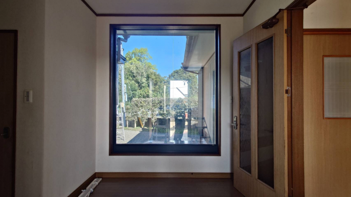 ヒカルトーヨー住器のインプラス(内窓)住宅一棟リフォームの施工前の写真1