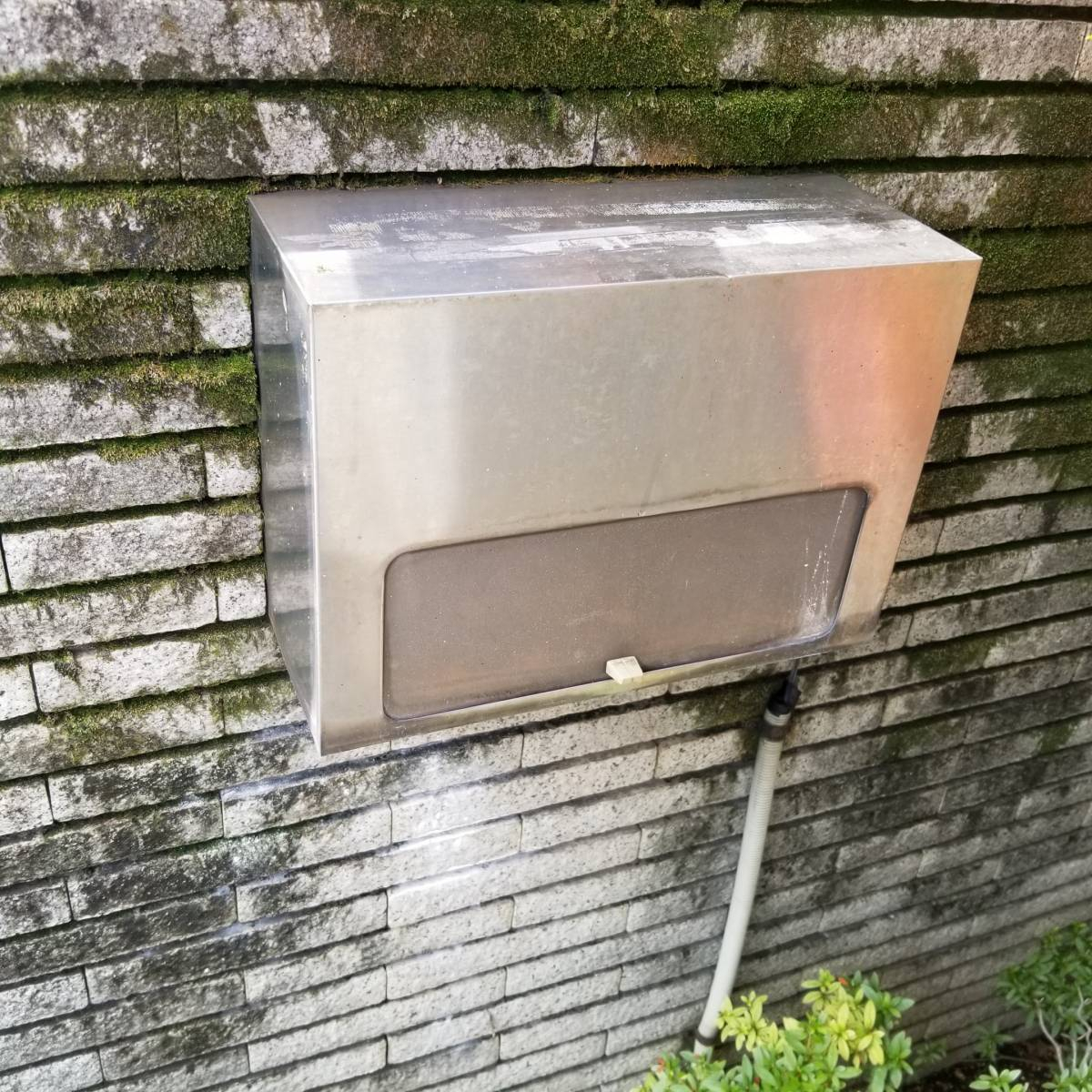 かとうがらすてん 大森山王の大田区 【ポスト交換 エクスポスト口金タイプ S-1型】受け箱を大きくなり大きな郵便物も安心です。の施工前の写真2