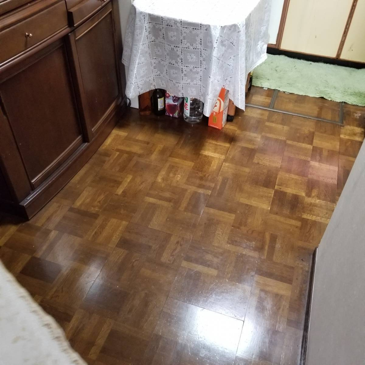 かとうがらすてん 大森山王の床補修工事の施工前の写真1