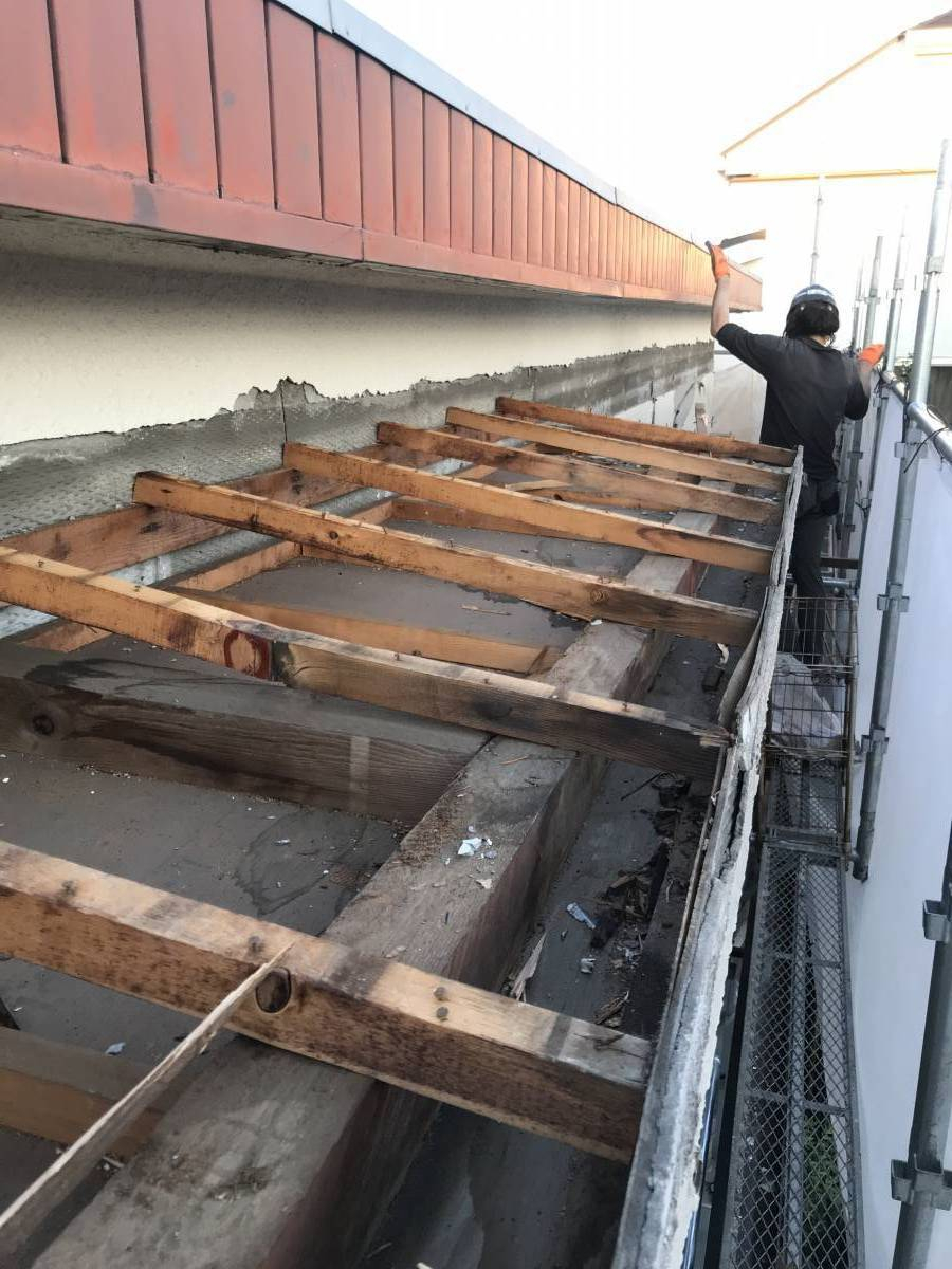 かとうがらすてん 大森山王の軒が傷んでおり、撤去致しました。軒の代わりにスピーネ取付。の施工前の写真2