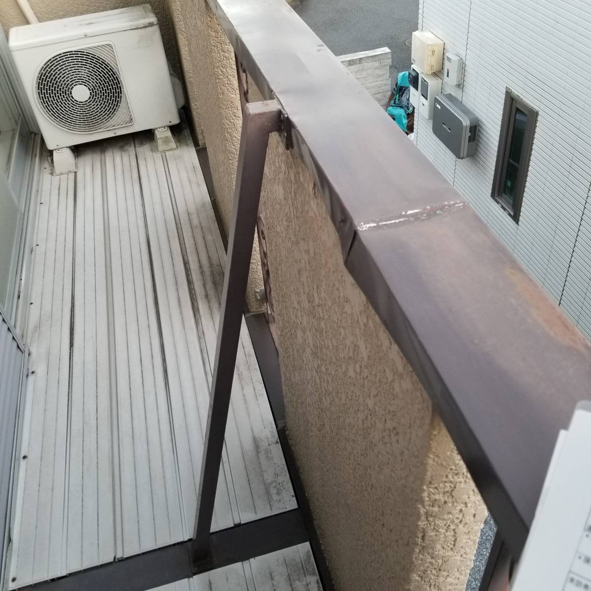 かとうがらすてん 大森山王のベランダ笠木交換の施工前の写真1