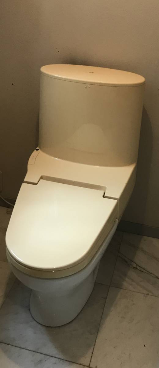 かとうがらすてん 大森山王のトイレ交換の施工前の写真1