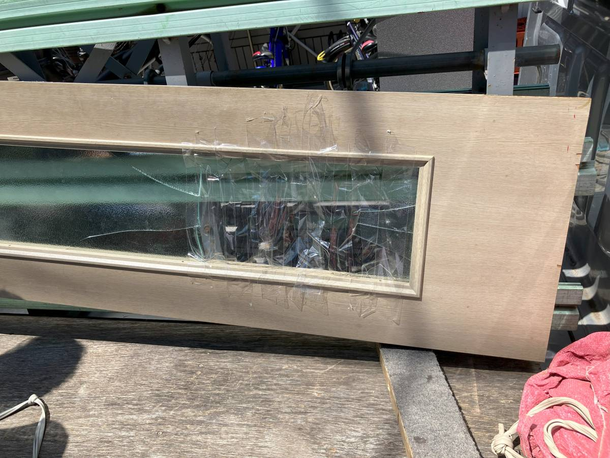 かとうがらすてん 大森山王の室内建具のガラス割れ替えの施工前の写真1