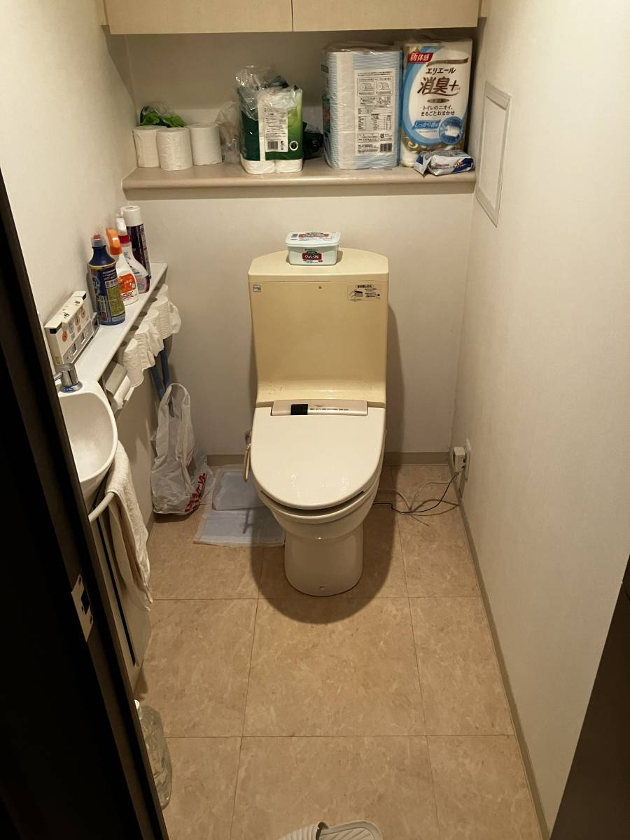 かとうがらすてん 大森山王の【東京都 大田区】トイレ、クロス、クッションフロア交換の施工前の写真1