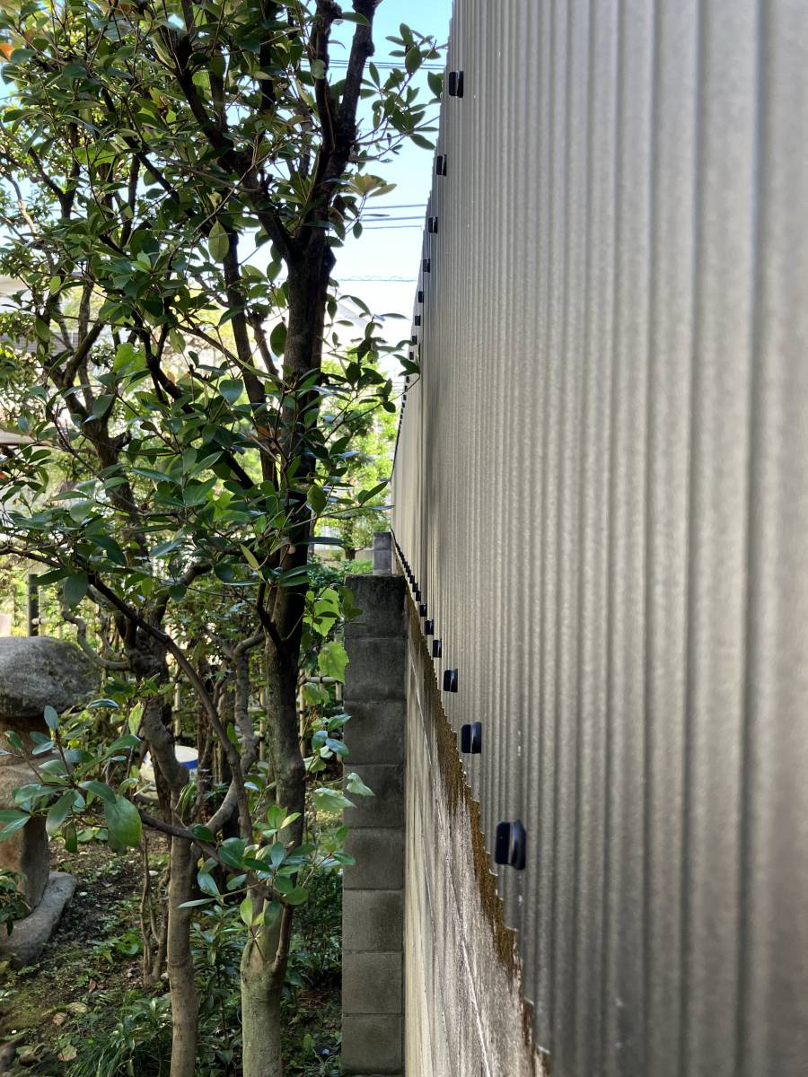 かとうがらすてん 大森山王の【東京都 大田区】古くなった目隠しを隠す為の目隠し取付工事の施工後の写真1