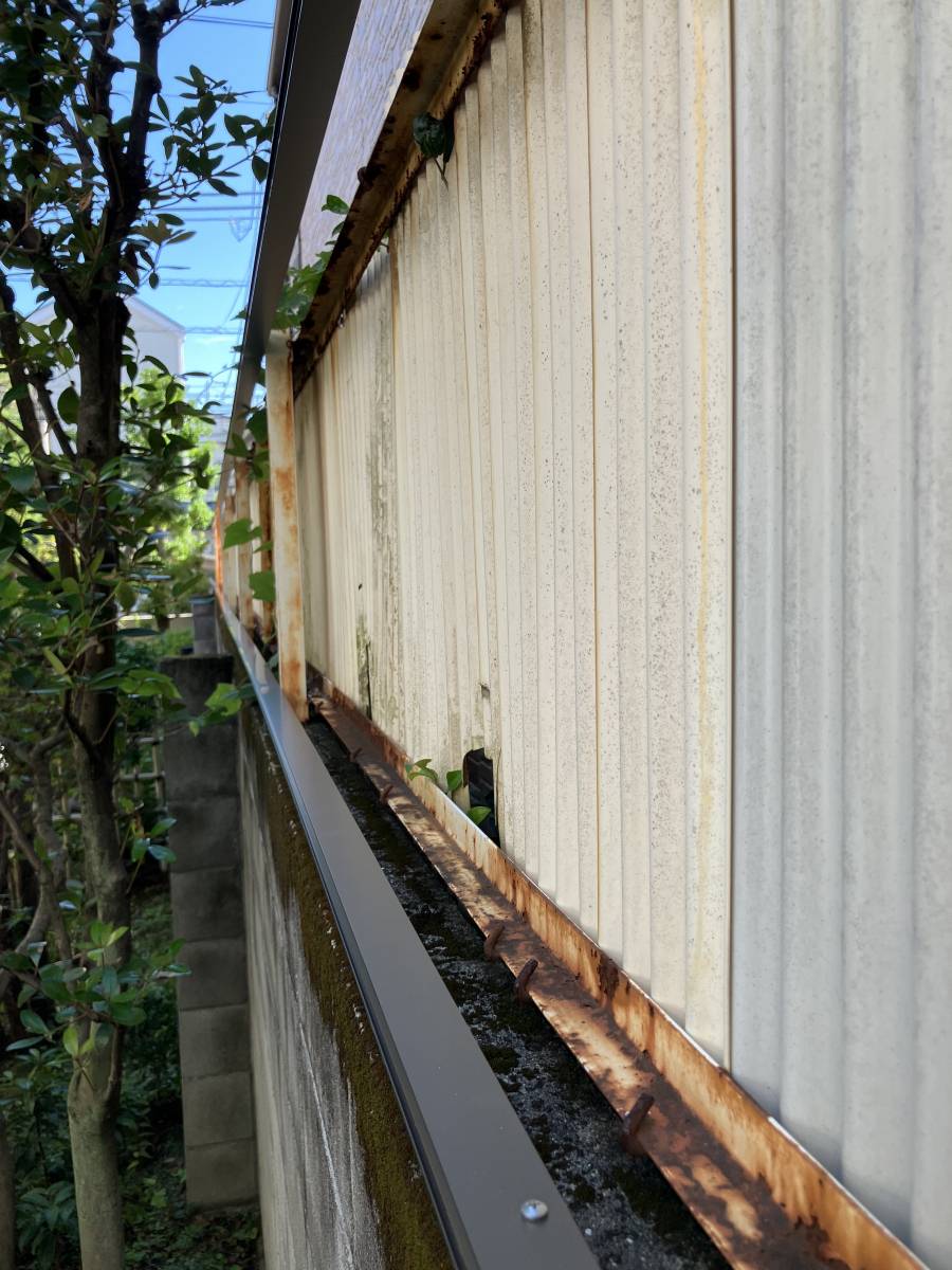 かとうがらすてん 大森山王の【東京都 大田区】古くなった目隠しを隠す為の目隠し取付工事の施工前の写真1