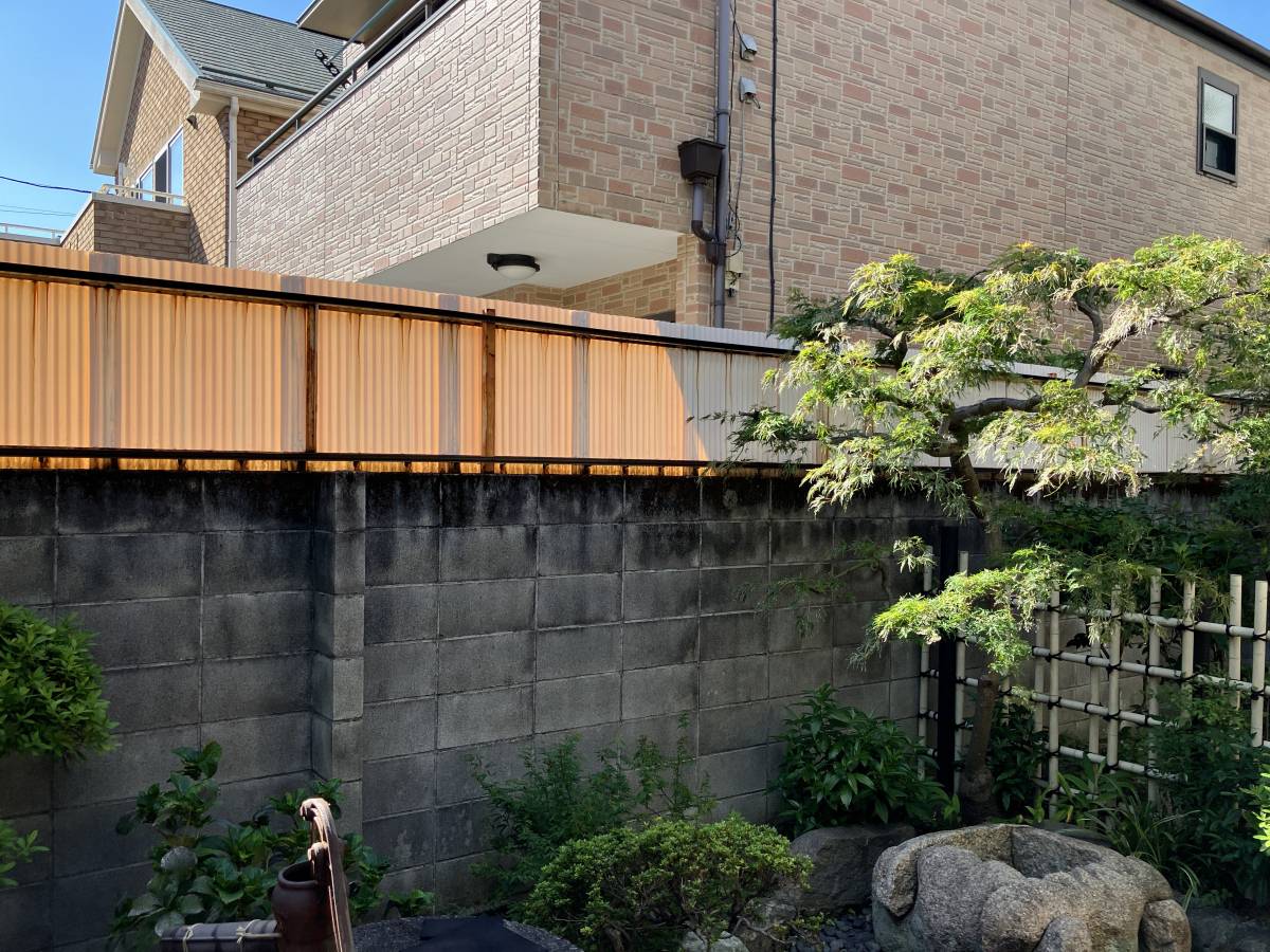 かとうがらすてん 大森山王の【東京都 大田区】古くなった目隠しを隠す為の目隠し取付工事の施工前の写真2