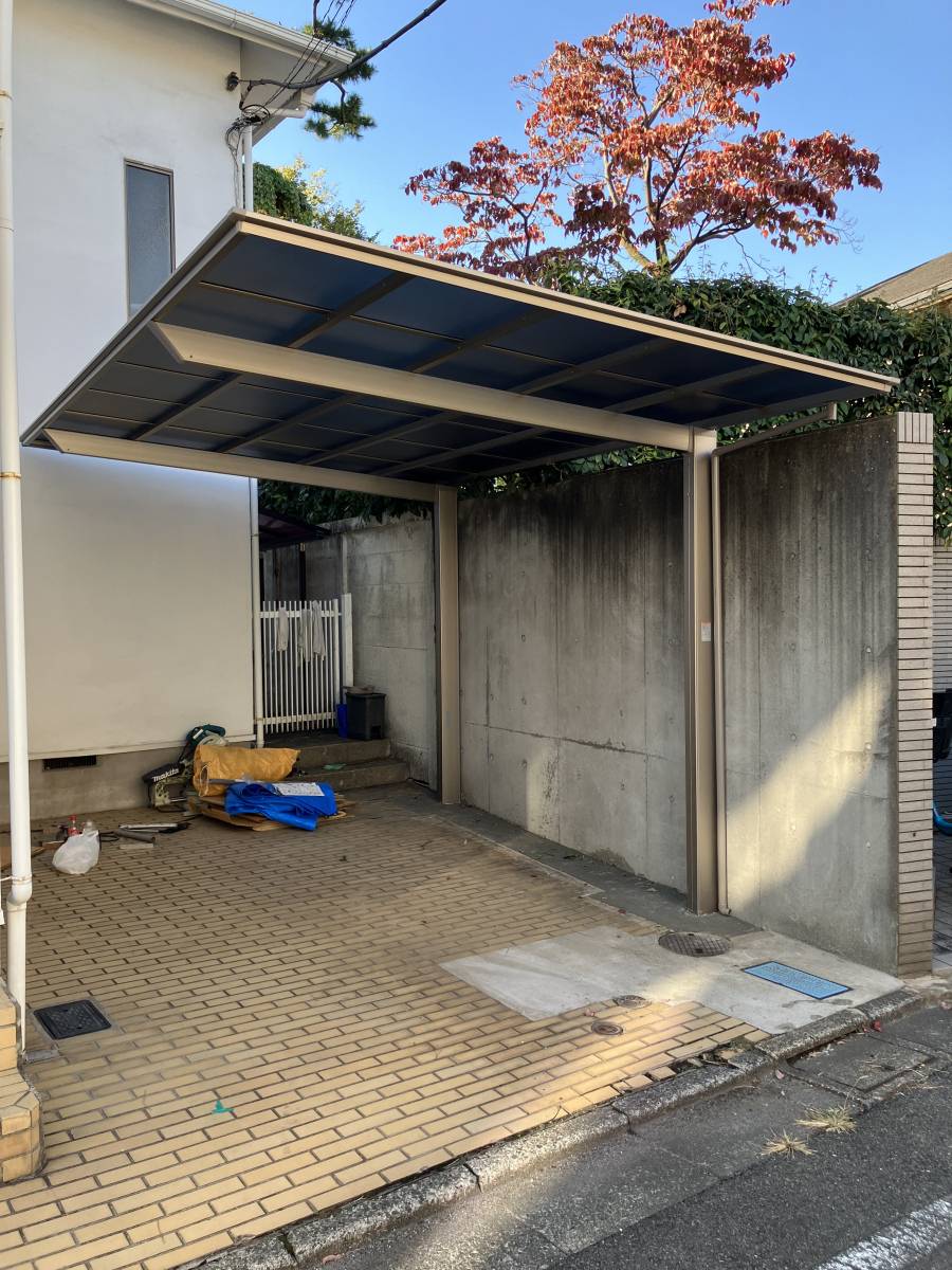 かとうがらすてん 大森山王の【東京都 品川区】大事な愛車の為にカーポートお取付けの施工後の写真1