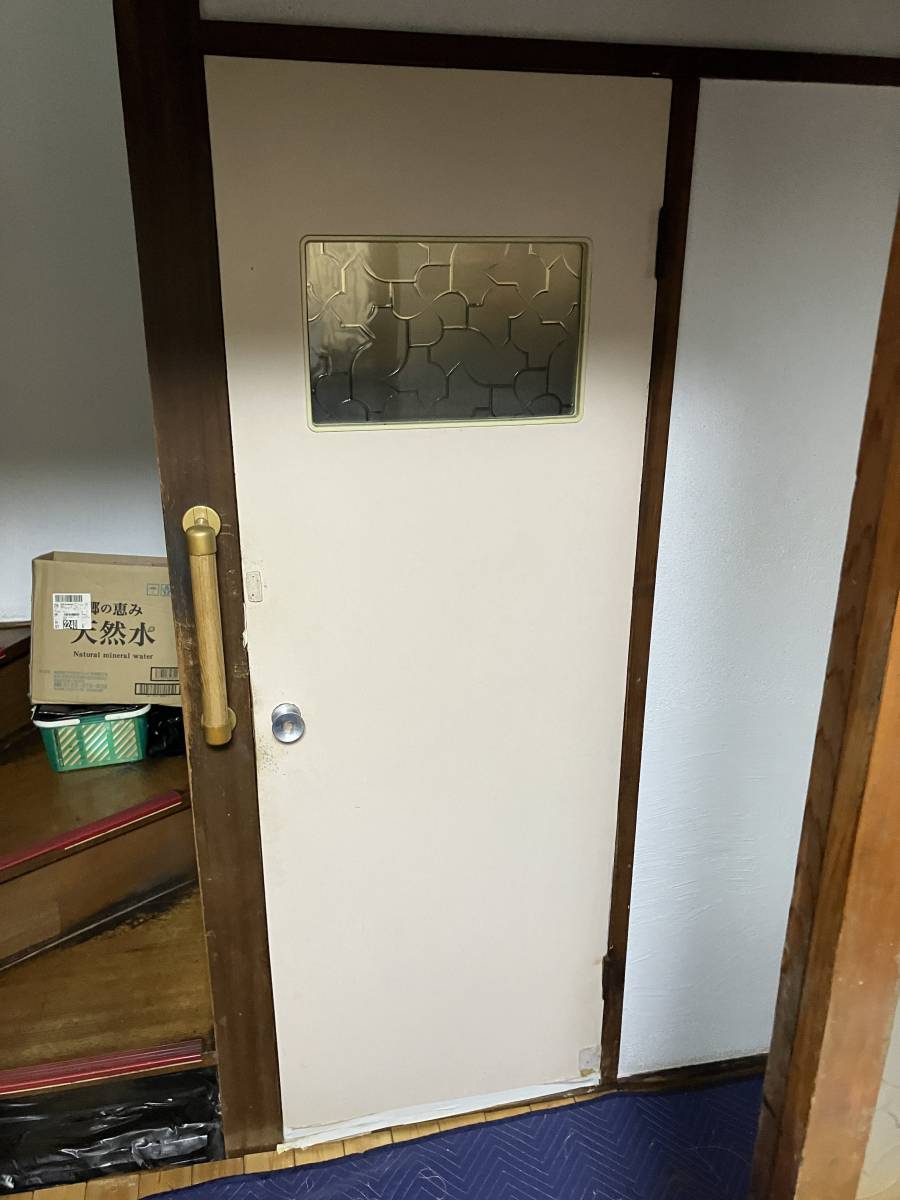 かとうがらすてん 大森山王のトイレのドアをリフレッシュの施工前の写真1
