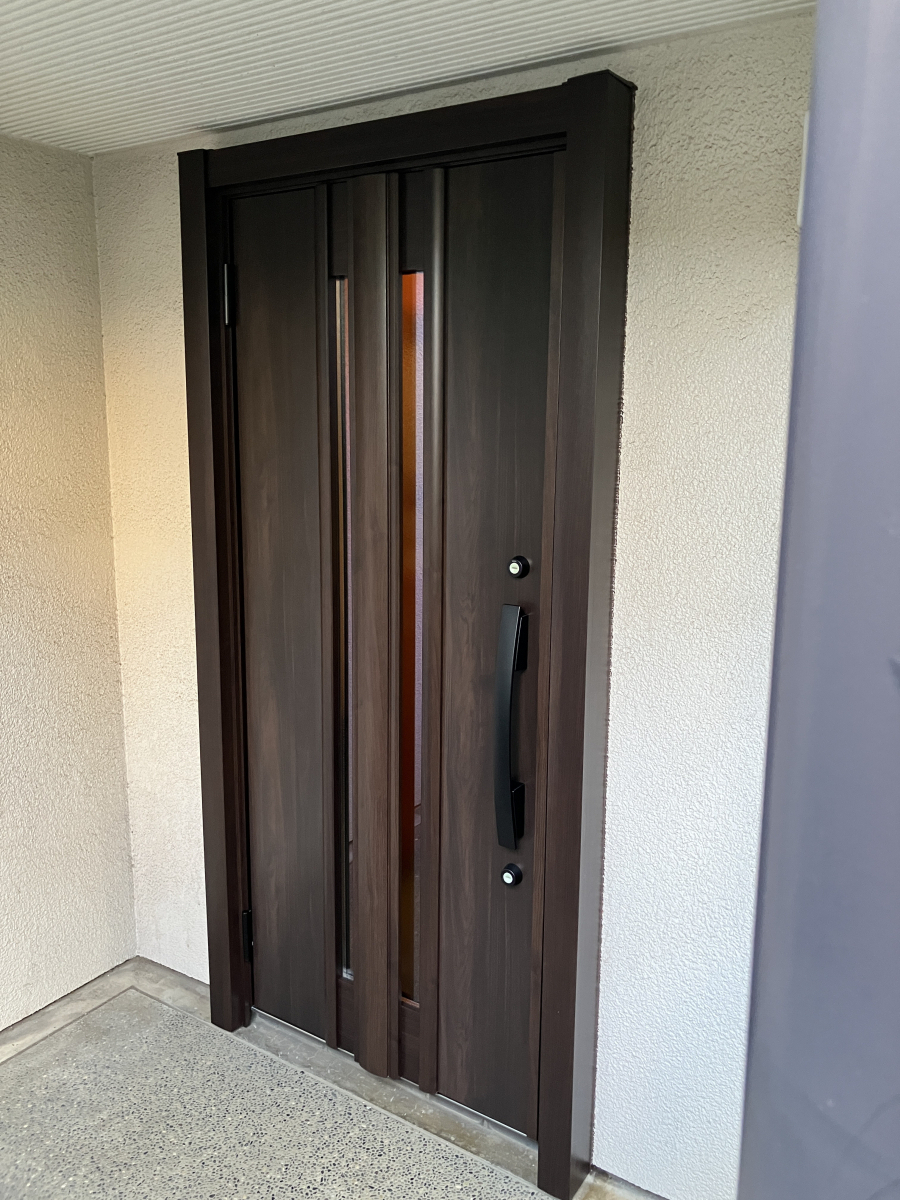 かとうがらすてん 大森山王のリシェント3断熱玄関ドアお取付け【カバー工事】【品川区大田区】の施工後の写真1