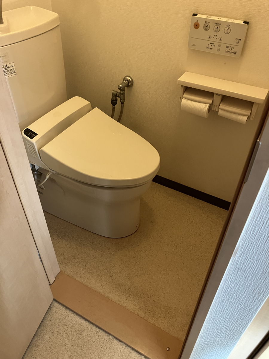 かとうがらすてん 大森山王のトイレ交換+クッションフロア交換の施工前の写真1