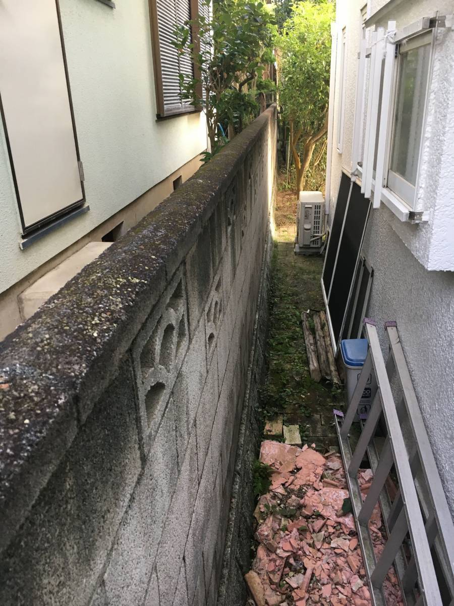 ホームリフレヒロセの古いブロック塀は 危険!の施工前の写真2