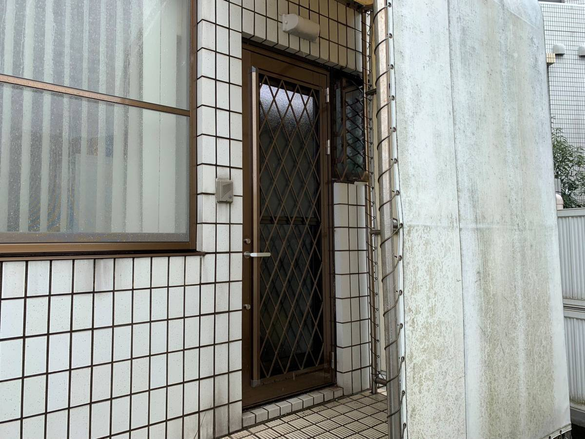 ホームリフレヒロセの勝手口のカバー工事!!!の施工後の写真1