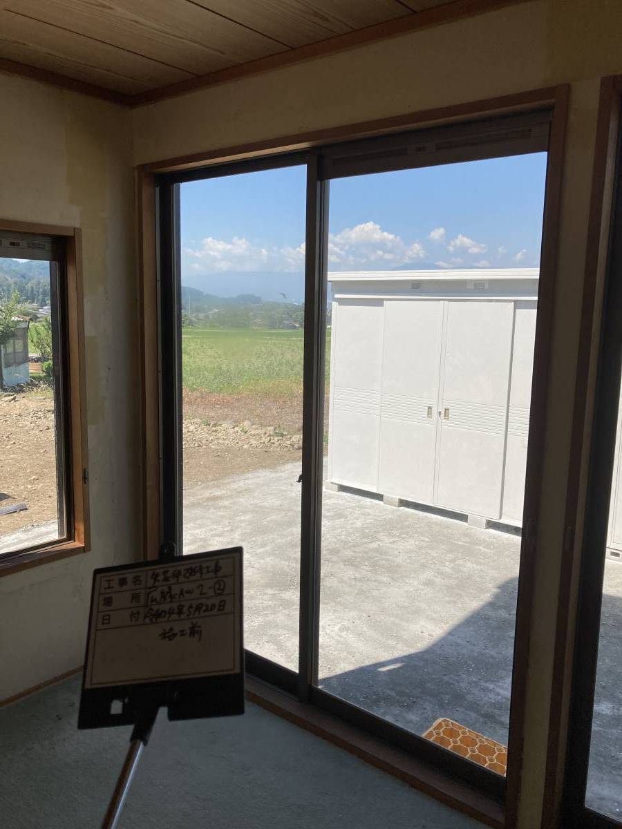 ネットアスの中古住宅をご購入して1階全ての窓に内窓を設置の施工前の写真1