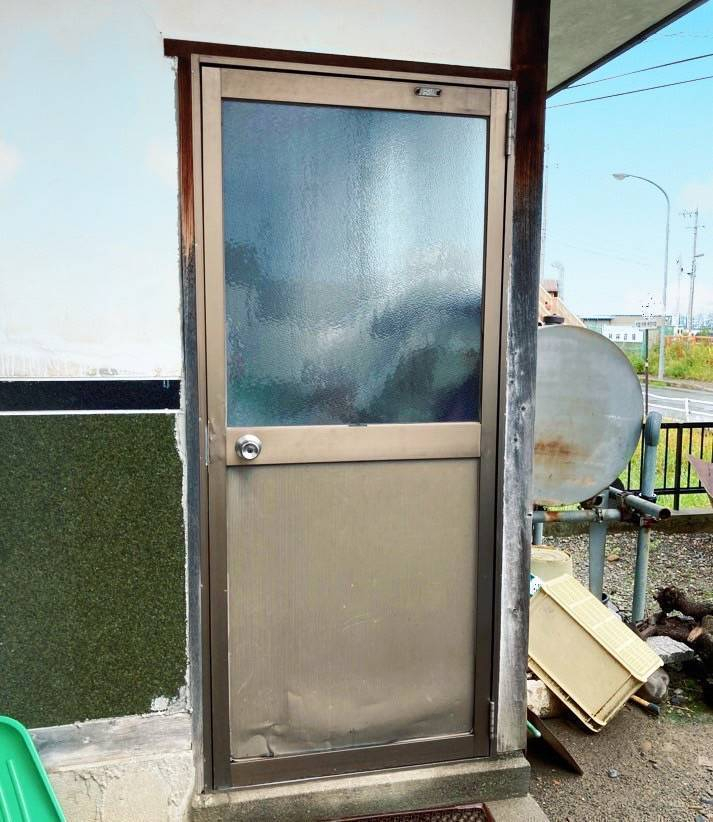 ネットアスの【サーモスL 勝手口】の施工前の写真1