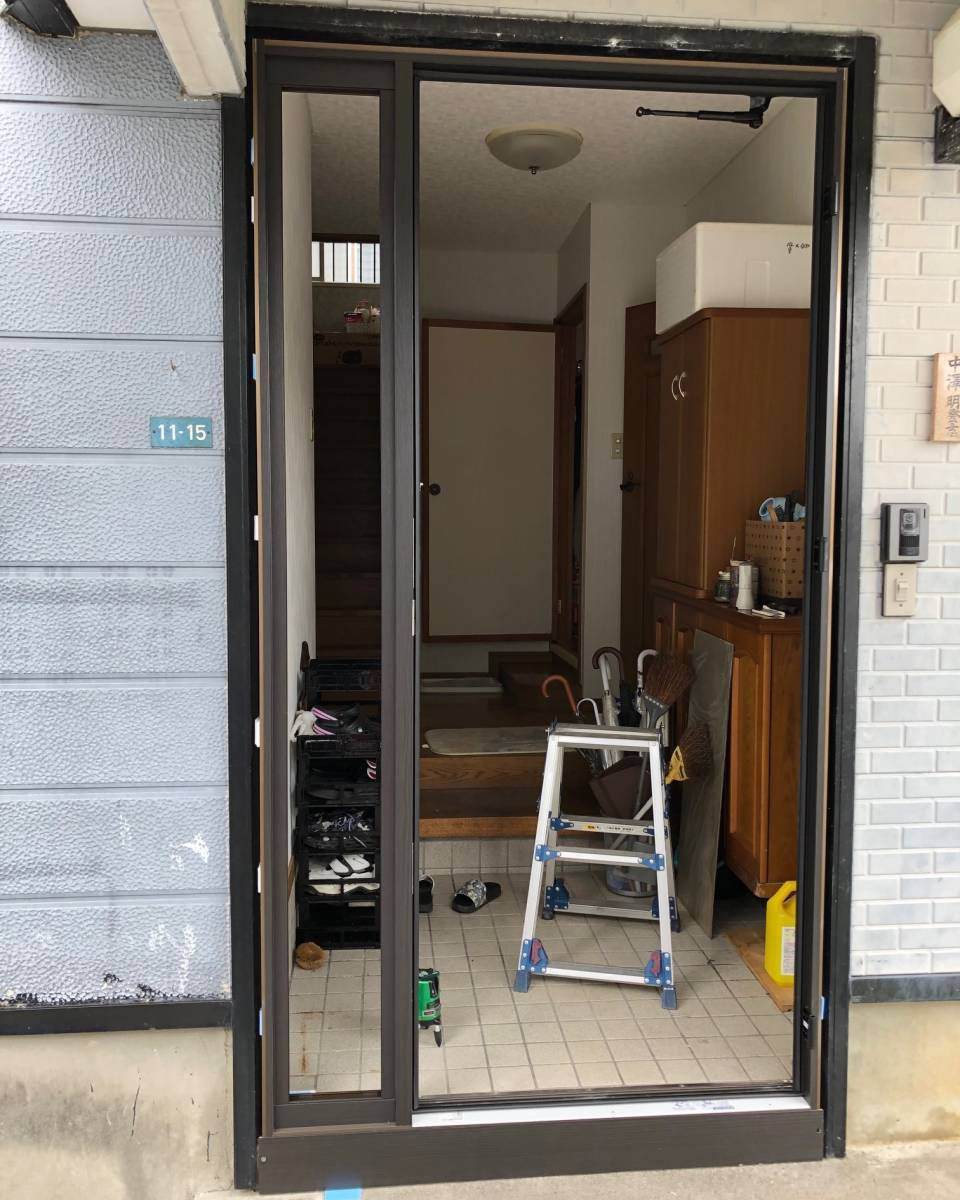 三幸トーヨー住器の玄関ドア(断熱仕様)取替工事 商品名 LIXILリシェント(断熱性能K2)の施工前の写真2