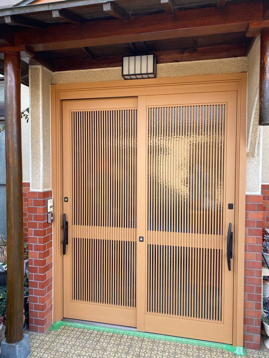 原田ガラス店のリシェント玄関引戸SG仕様の施工後の写真1