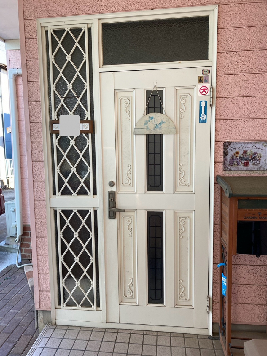 原田ガラス店の玄関ドアリフォーム の施工前の写真1