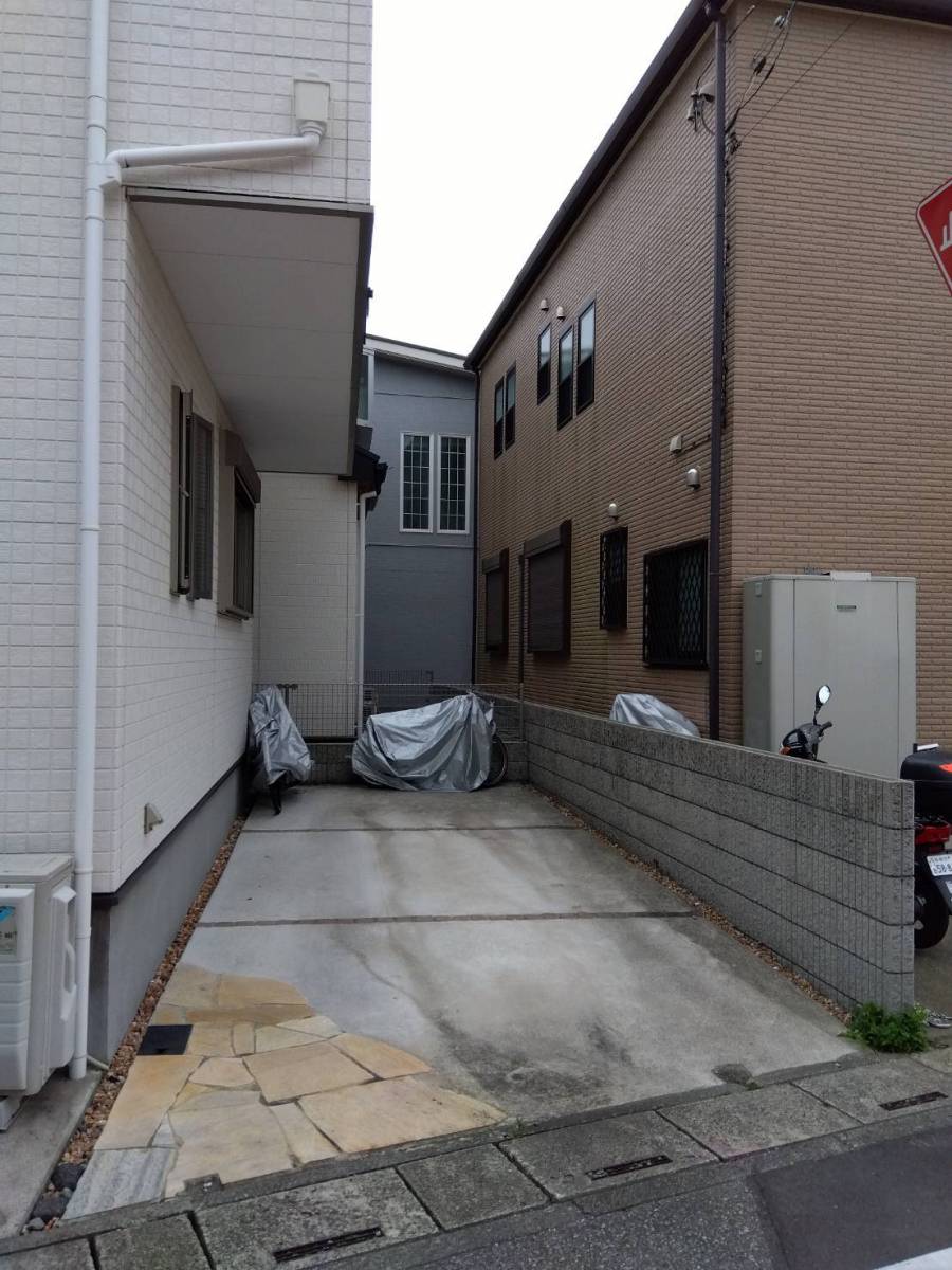青梅トーヨー住器 上尾店の見つけませんか あなたにぴったりのカーポートの施工前の写真1