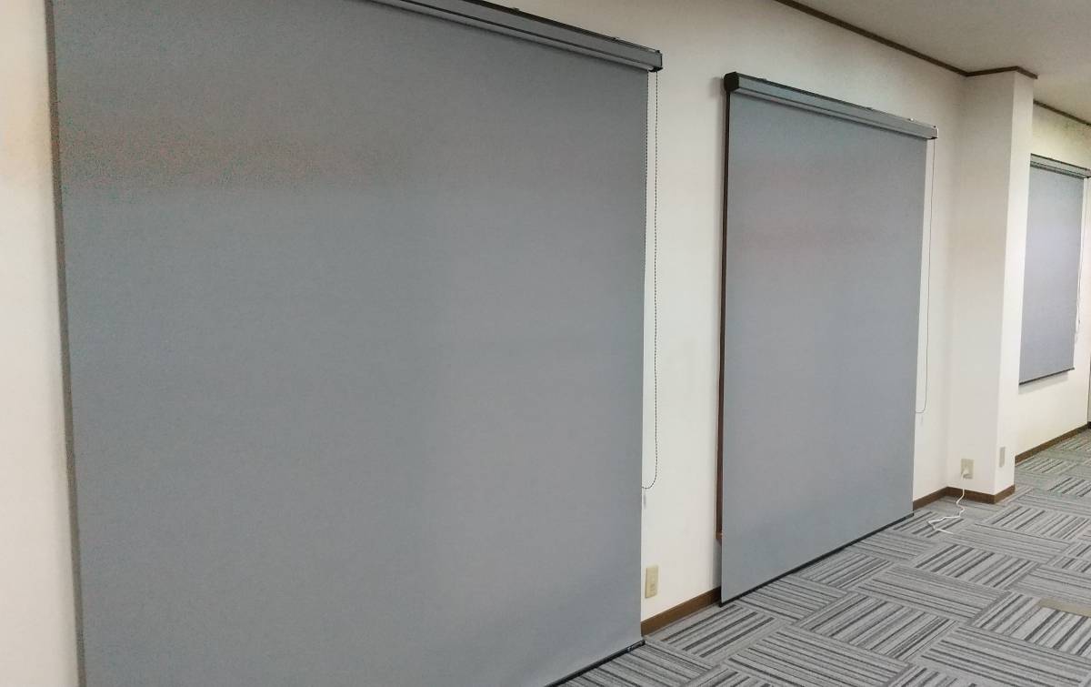 青梅トーヨー住器 上尾店の古いブラインドさようなら!ロールスクリーンの施工後の写真1