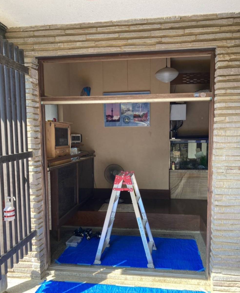青梅トーヨー住器 上尾店の玄関引戸のリフォーム リシェント引戸の施工後の写真2