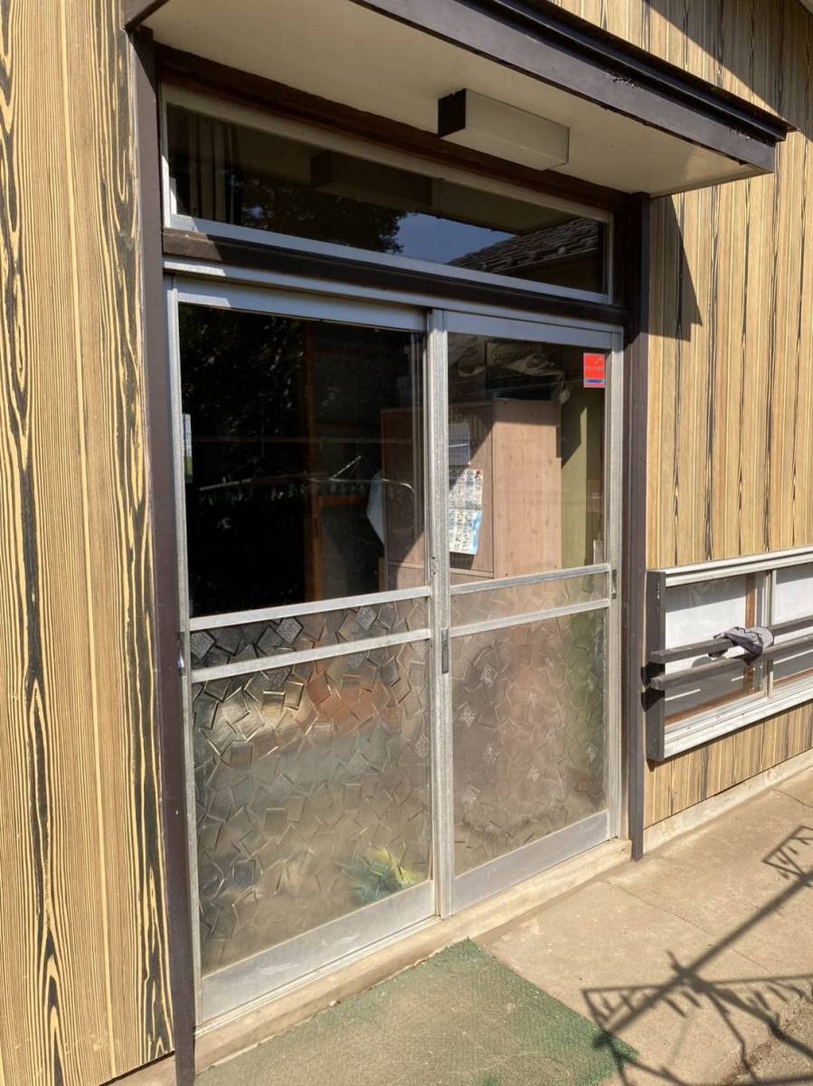 青梅トーヨー住器 上尾店の玄関引戸のリフォーム 1日で施工の施工前の写真1