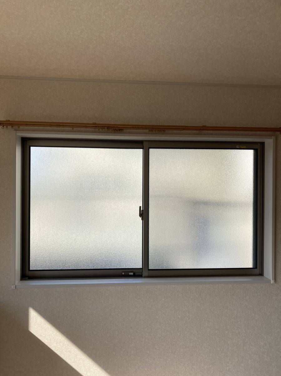 青梅トーヨー住器 上尾店の窓リフォーム 内窓 インプラスの施工前の写真1