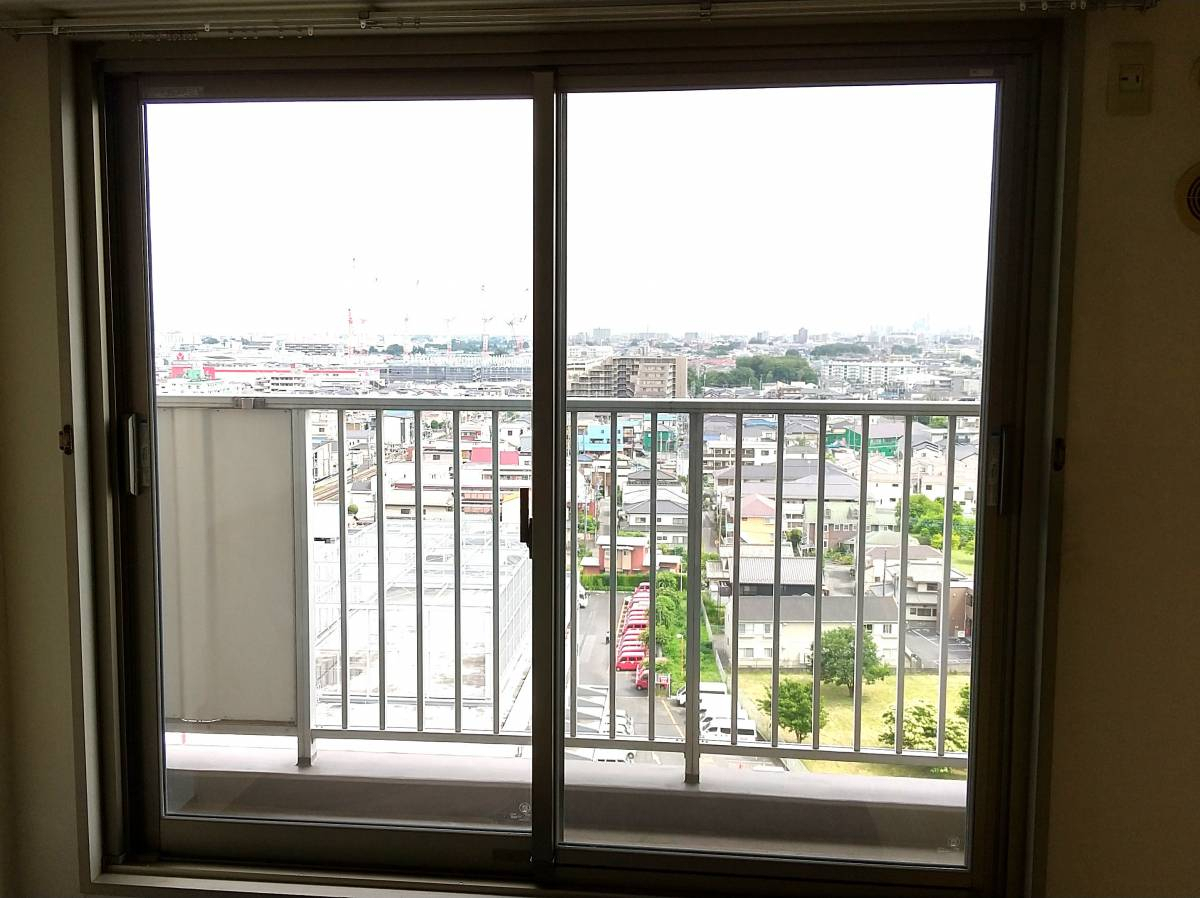 青梅トーヨー住器 上尾店の窓リフォーム 内窓インプラスの施工前の写真2