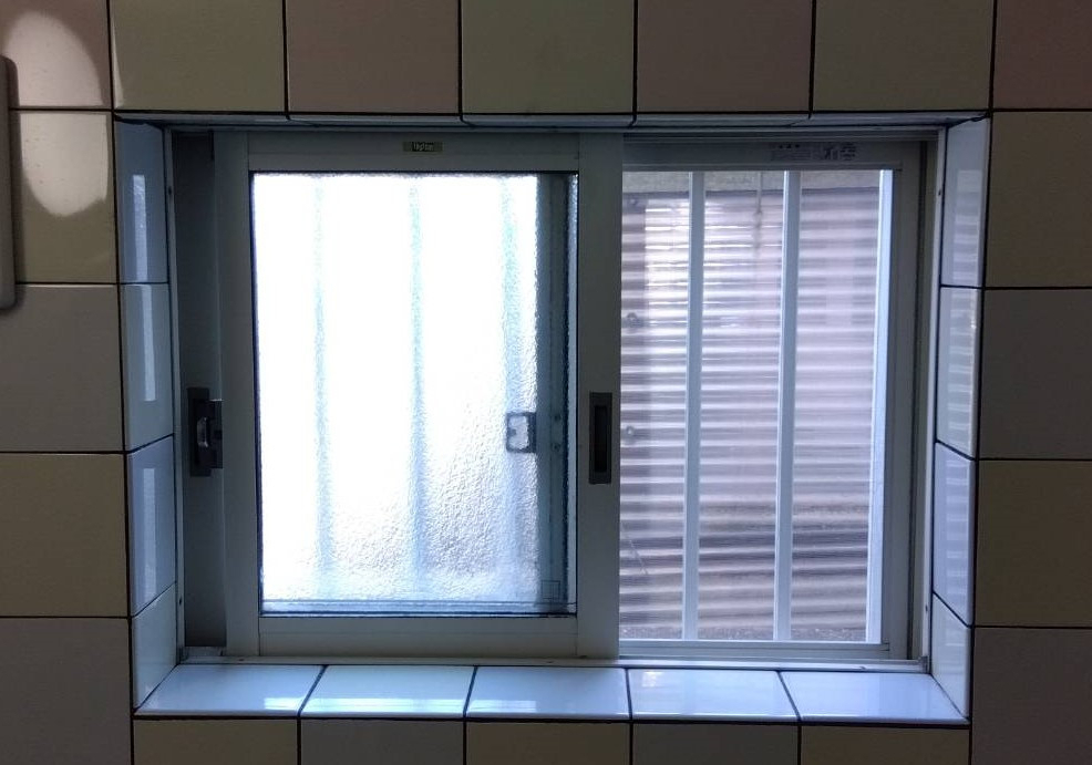 青梅トーヨー住器 上尾店の窓リフォーム 内窓インプラスの施工前の写真1