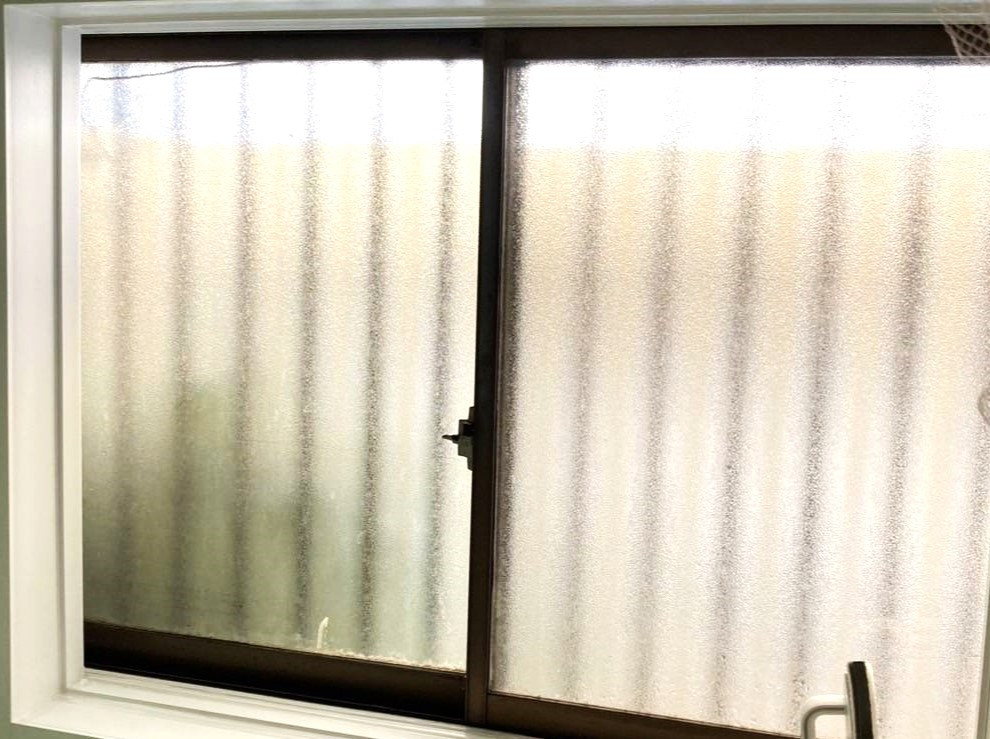 青梅トーヨー住器 上尾店の窓リフォーム 内窓インプラスの施工前の写真1