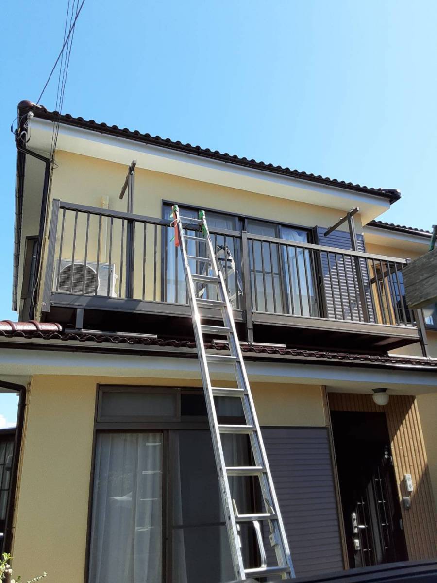 大成トーヨー住器のテラス屋根取付工事|スピーネF型|LIXIL|小田原市|2Fテラス|雨除け|日除け|の施工前の写真1