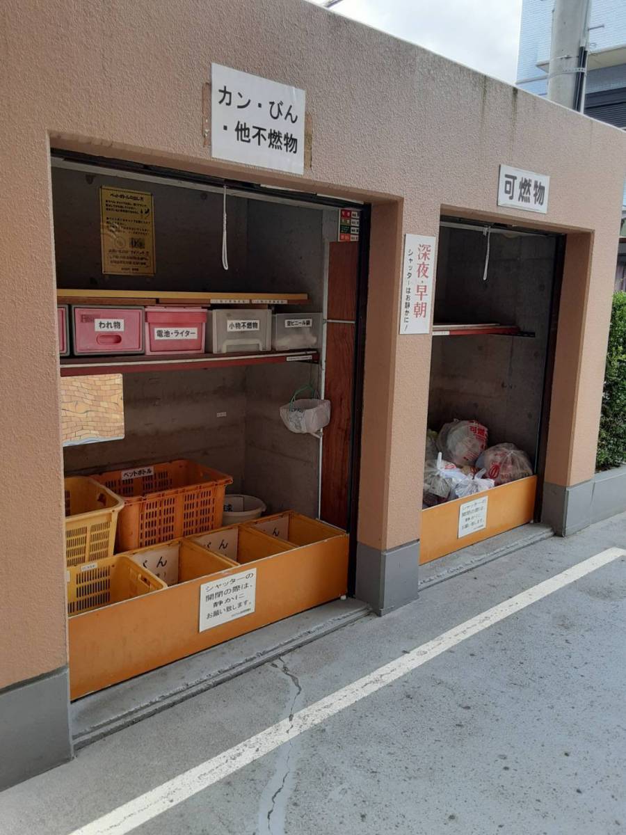 大成トーヨー住器の店舗引戸|ゴミ置き場入口|引違い戸|の施工前の写真1