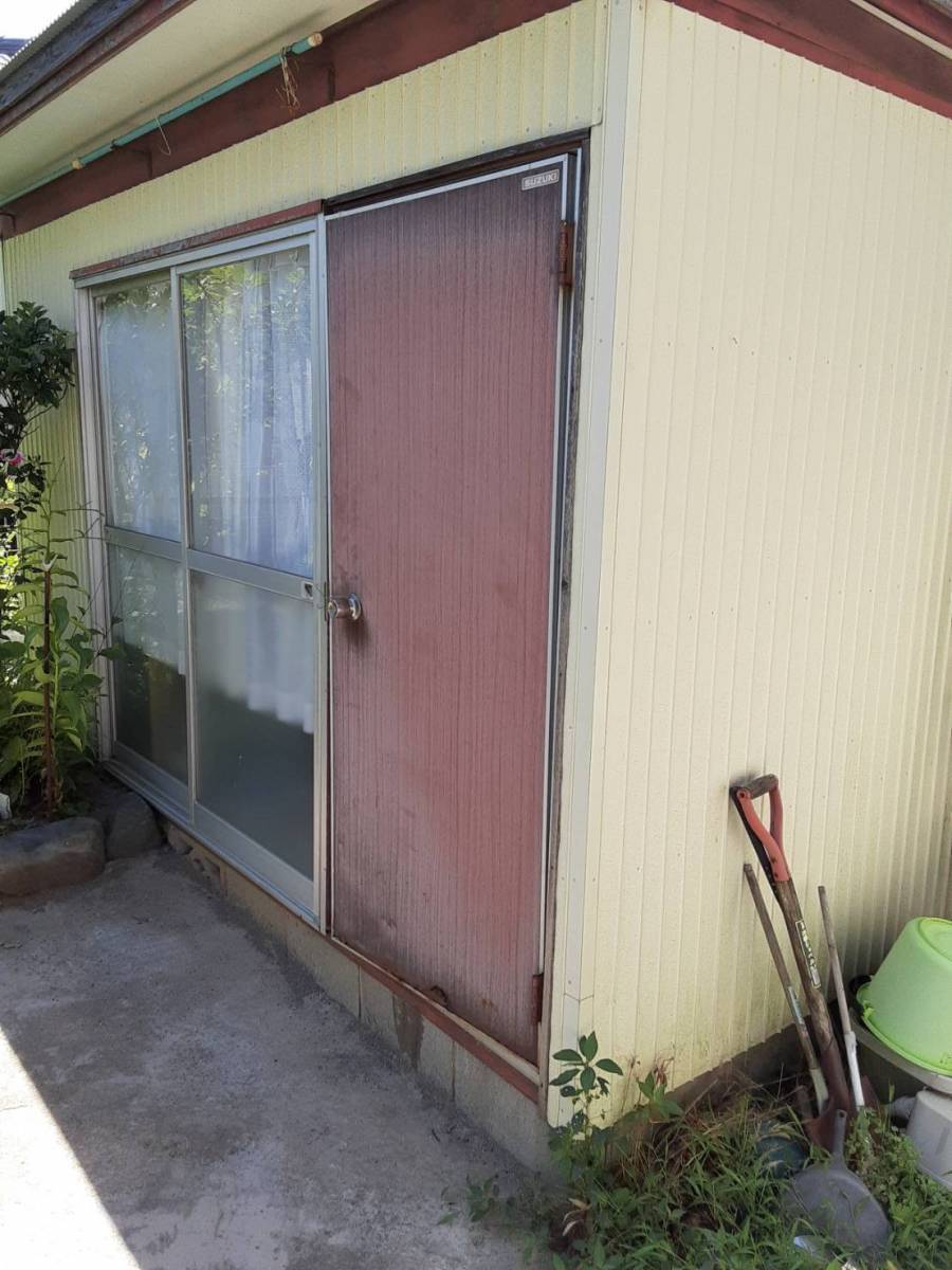 大成トーヨー住器のロンカラーフラッシュドア|LIXIL|勝手口ドア交換|物置ドア交換|お手頃価格|小田原市の施工前の写真1