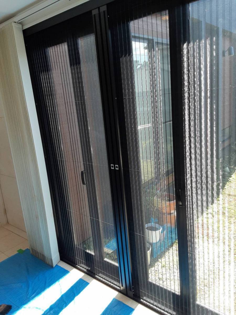 大成トーヨー住器の網戸交換|横引収納網戸|全開口サッシ|LIXIL|小田原市|オープンウィンFD|マド本舗の施工後の写真1