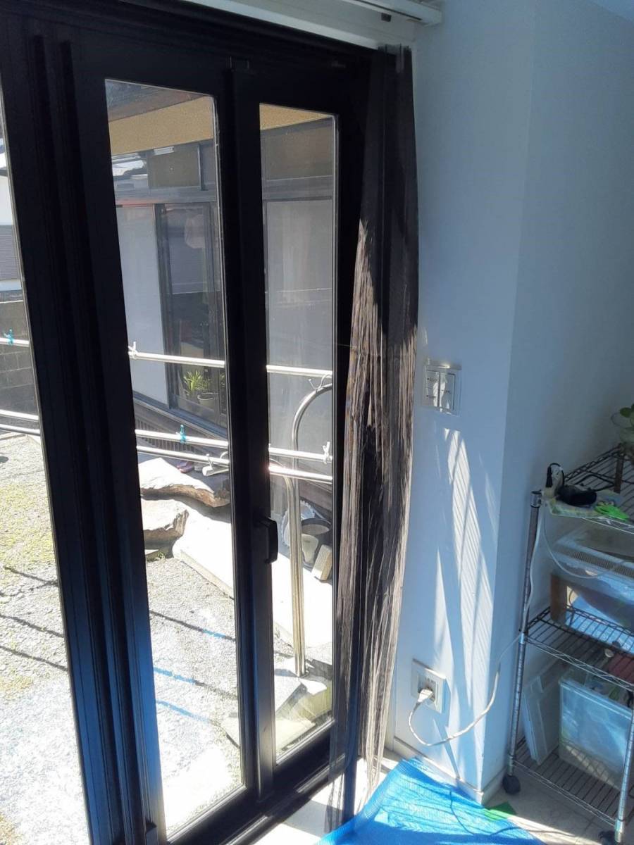 大成トーヨー住器の網戸交換|横引収納網戸|全開口サッシ|LIXIL|小田原市|オープンウィンFD|マド本舗の施工前の写真1