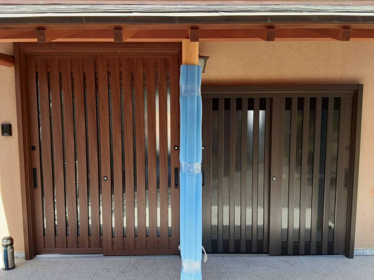大成トーヨー住器の玄関引戸交換|リシェント玄関引戸|LIXIL|小田原市|壁を壊さず簡単リフォームの施工後の写真2