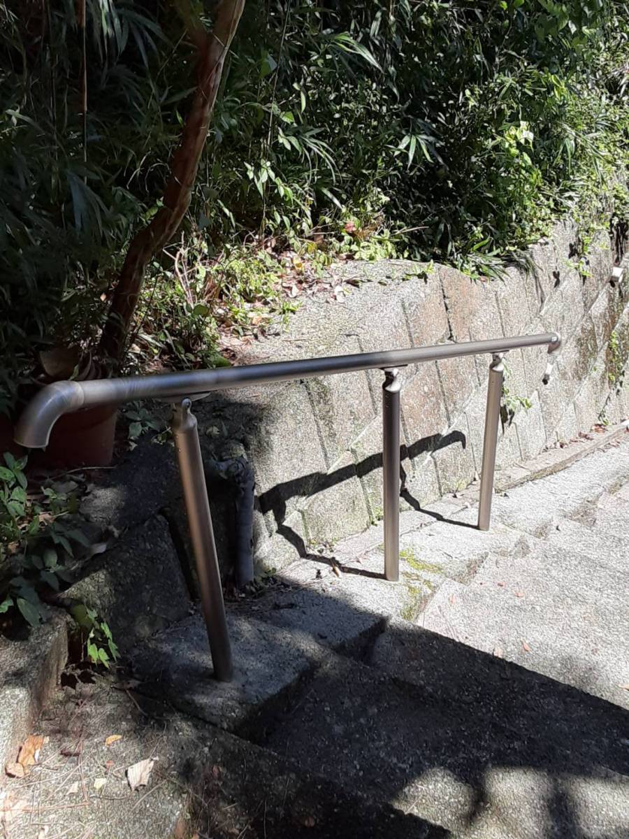 大成トーヨー住器の歩行補助手すり|グリップライン|屋外に握りやすい手すり取付|小田原市|転倒防止|ユニバーサルデザインの施工後の写真1