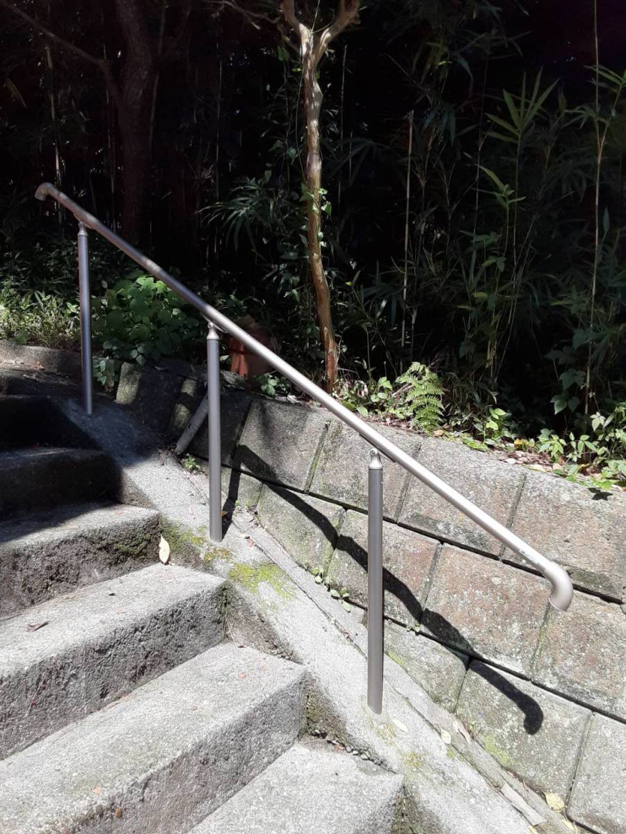 大成トーヨー住器の歩行補助手すり|グリップライン|屋外に握りやすい手すり取付|小田原市|転倒防止|ユニバーサルデザインの施工後の写真2