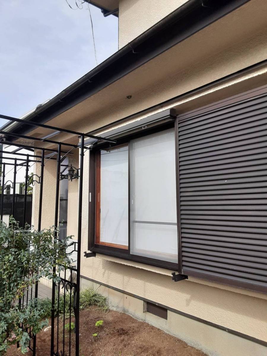 大成トーヨー住器のスタイルシェード|LIXIL|日差し対策|視線対策|日焼け対策|小田原市|簡単・快適リフォーム|の施工前の写真1