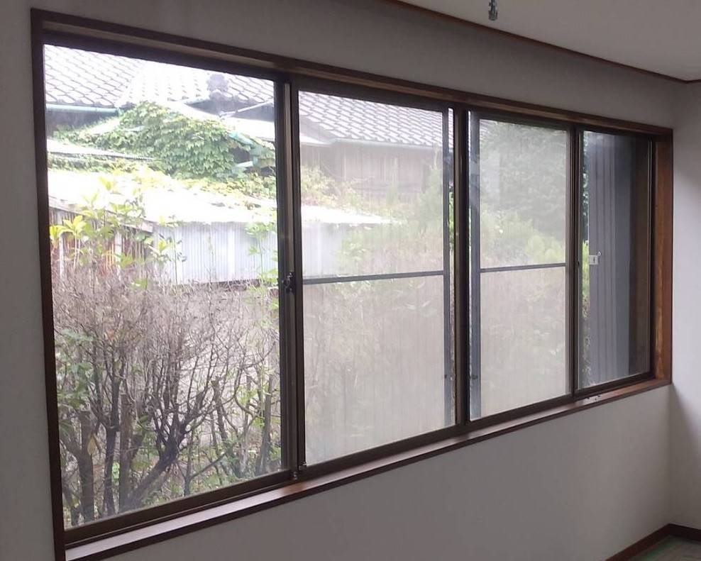 大成トーヨー住器のサッシ交換工事|リプラス|引違い窓|LIXIL|小田原市|寒さ・暑さ対策|壁を壊さない窓リフォームの施工前の写真1