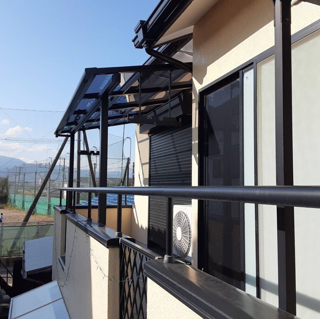 大成トーヨー住器のテラス屋根|バルコニー屋根|スピーネF型|LIXIL|雨除け|日除け|小田原市|の施工後の写真1