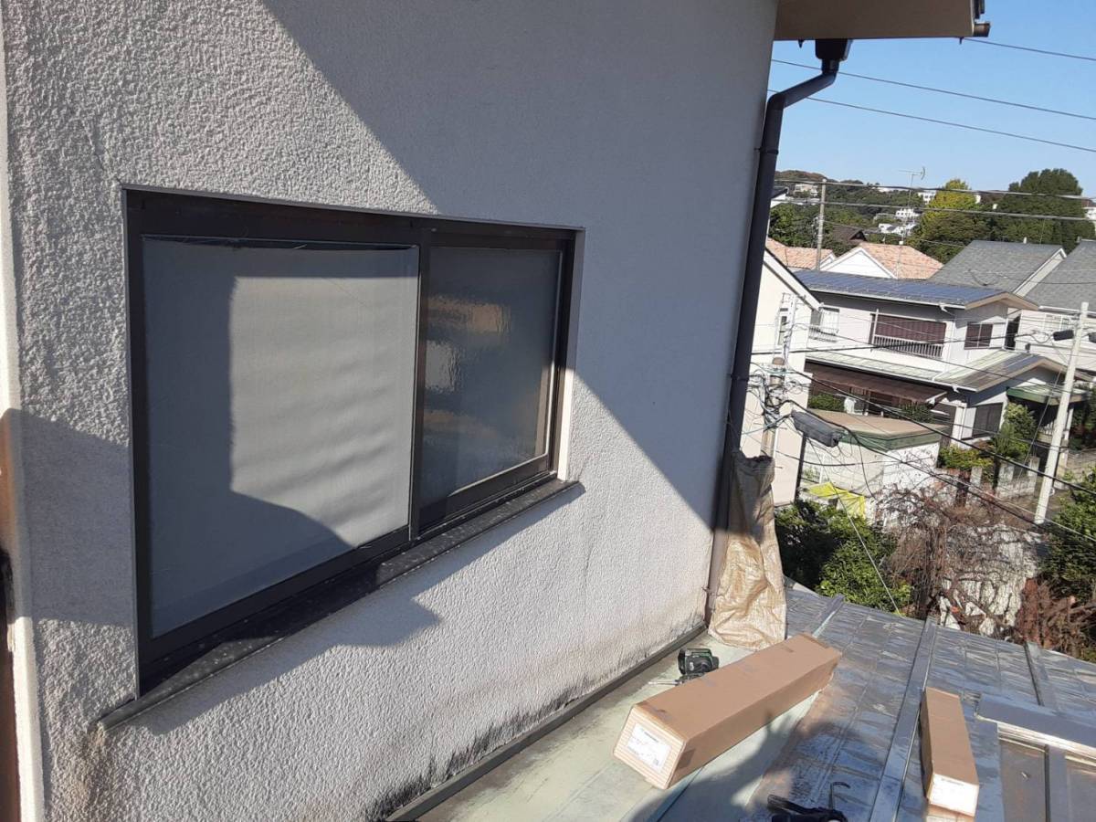 大成トーヨー住器のリフォームシャッター取付工事|後付シャッター|LIXIL|台風対策|防犯対策|小田原市|の施工前の写真1