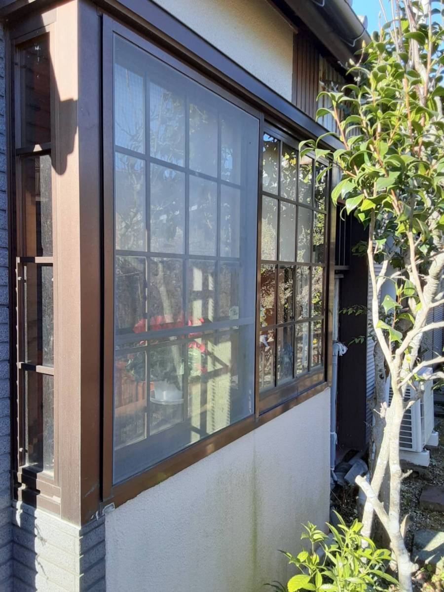 大成トーヨー住器の面格子取付け|アルミ面格子|LIXIL|防犯対策|安心リフォーム|小田原市|井桁格子の施工前の写真1