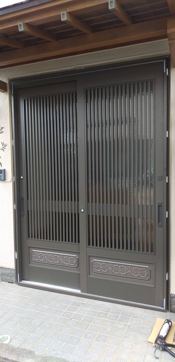 大成トーヨー住器のリシェント玄関引戸|壁を壊さず1日で完了|玄関リフォーム|小田原市|快適リフォーム|の施工後の写真1