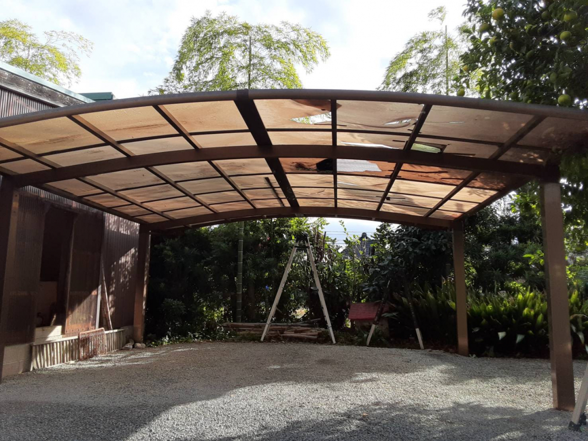 大成トーヨー住器のカーポート屋根材交換|ポリカ|メンテナンス|テラス屋根材交換|小田原市|の施工前の写真1
