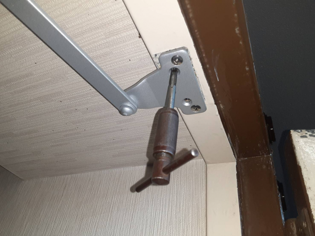 大成トーヨー住器のドアクローザー交換|油もれ|ドアクローザー調整|小田原市|の施工後の写真2