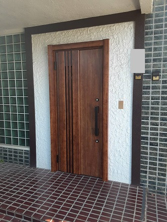 大成トーヨー住器のリシェント玄関ドア|玄関ドアリフォーム|壁を壊さず玄関ドア交換|小田原市|快適リフォーム|補助金|の施工後の写真1
