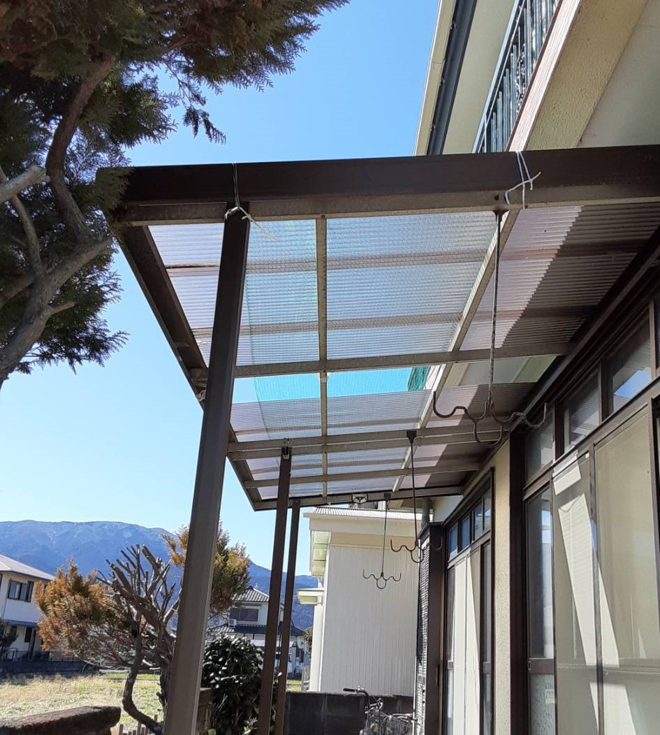 大成トーヨー住器の波板交換|テラス屋根|ベランダ屋根|小田原の施工前の写真1