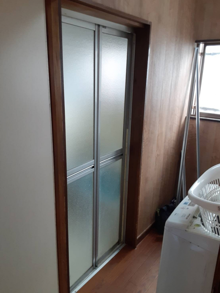 大成トーヨー住器の浴室ドア交換|浴室中折れドア|小田原市|浴室リフォームの施工前の写真1